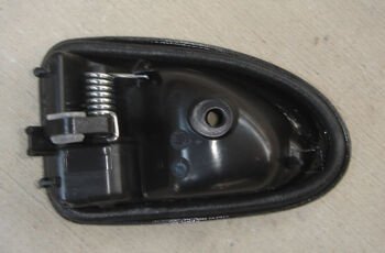 OPEL MOVANO- 99/03; ÖN KAPI IÇ AÇMA KOLU SAG SIYAH (PÜTÜRLÜ) (PLEKSAN)