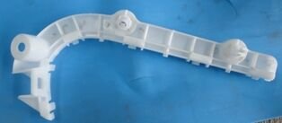 MITSUBISHI OUTLANDER- 08/09; ÖN TAMPON BAGLANTI BRAKETI SOL (PLASTIK) (TW)