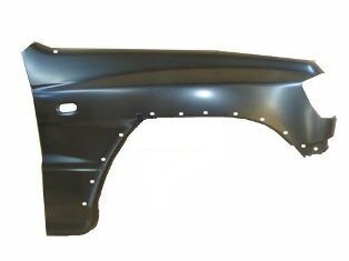 MITSUBISHI PAJERO- 98/00; ÖN ÇAMURLUK DELIKLI SAG DODIK/ANTEN DELIKLI