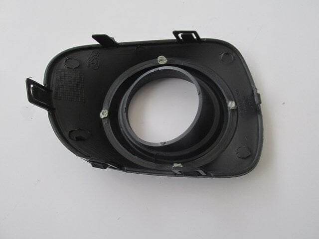 MITSUBISHI L200- PICK UP- 10/13; SIS LAMBA KAPAGI SOL SIS DELIKLI (ÜST ÇERÇEVESI GRI) (FPI)