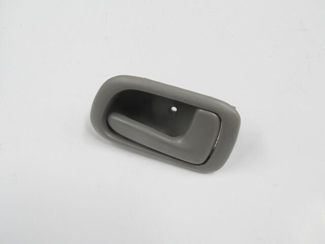 TOYOTA COROLLA- AE111- 99/00; ÖN KAPI IÇ AÇMA KOLU SAG (AÇIK GRI) (TYG)