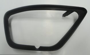 (YENİ ÜRÜN!!!)FORD FOCUS- SD/HB- 02/05; SIS LAMBA KAPAGI SAG SIYAH SIS DELIKLI