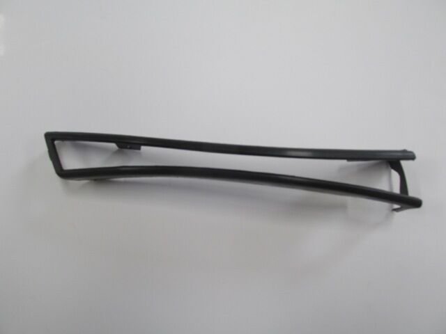 VOLKSWAGEN PASSAT- B6- 05/10; ÖN TAMPON SINYAL ÇERÇEVESI SAG GRI (TW)