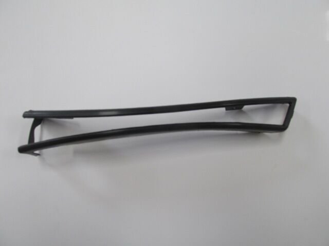 VOLKSWAGEN PASSAT- B6- 05/10; ÖN TAMPON SINYAL ÇERÇEVESI SOL GRI (TW)