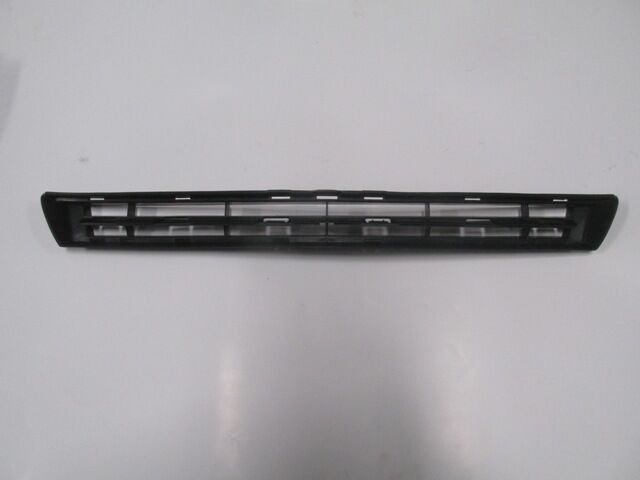 CITROEN C4- 04/09; ÖN TAMPON PANJURU ÜST ORTA SIYAH (TW)