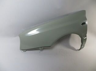 VOLKSWAGEN GOLF- 3- 92/98; ÖN ÇAMURLUK DELIKLI SOL (ANTEN DELIKLI) GRI BOYALI (SIMYI)