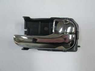 NISSAN MAXIMA- A32- 95/00; ÖN KAPI IÇ AÇMA KOLU SAG NIKELAJLI (HUSHAN)