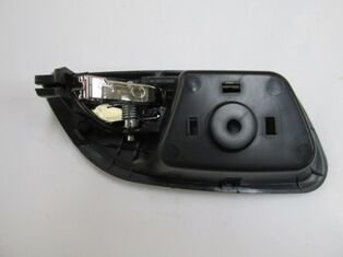 CHEVROLET CRUZE- 09/14; ARKA KAPI IÇ AÇMA KOLU SOL SIYAH ELCEGI NIKELAJLI (HUSHAN)