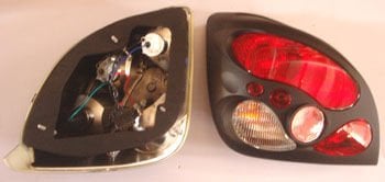 FORD FIESTA- 00/02; MODIFIYE STOP LAMBASI SAG/SOL SET 2 PARÇA SIYAH/KIRMIZI/BEYAZ (TYC)