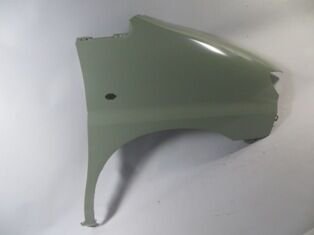 HYUNDAI STAREX- MINIBÜS- 98/08; ÖN ÇAMURLUK SAG SINYAL DELIKLI/ANTEN DELIKLI (GRI BOYALI) (SIMYI)