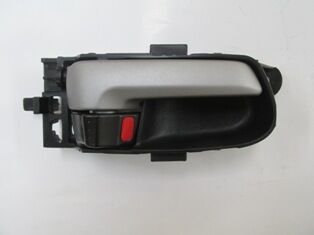 SUZUKI GRAND VITARA- 06/12; ÖN KAPI IÇ AÇMA KOLU SAG SIYAH (ELCEGI GÜMÜS GRI) (HUSHAN)