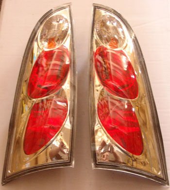 FORD FOCUS- HB- 98/05; MODIFIYE STOP LAMBASI SAG/SOL SET 2 PARÇA NIKELAJLI/KIRMIZI (5KAPI) (TYC)
