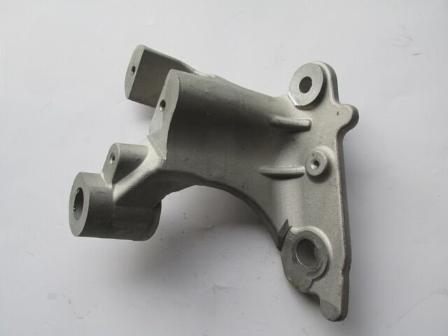 RENAULT MEGANE- 4- SD- 21/24; MOTOR BESIGI BAGLANTI AYAGI SAG (BESIK DARBE EMICI) (ALÜMINYUM)