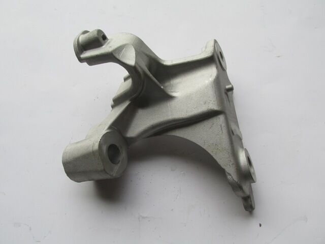 RENAULT MEGANE- 4- SD- 21/24; MOTOR BESIGI BAGLANTI AYAGI SOL (BESIK DARBE EMICI) (ALÜMINYUM)