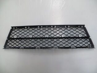 BMW 5 SERI- E60- 07/10; ÖN TAMPON PANJURU ORTA SIYAH (TW)