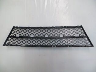 BMW 5 SERI- E60- 07/10; ÖN TAMPON PANJURU ORTA SIYAH (TW)