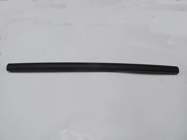 FORD FOCUS- HB- 02/05; ARKA TAMPON BANDI ORTA SIYAH PÜTÜRLÜ (5KAPI) (TÜV)(TYG)