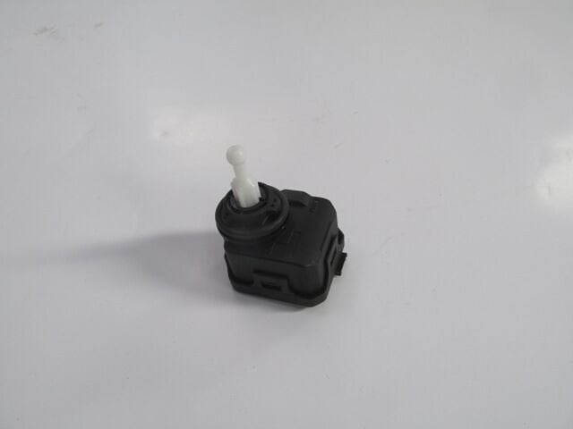 AUDI A4- 02/05; FAR MOTORU (12V)(YAN SOKET GIRISLI) (BFN)