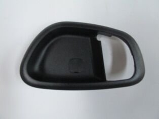 HYUNDAI I10- 08/11; ÖN KAPI IÇ AÇMA KOLU ÇERÇEVESI SOL SIYAH
