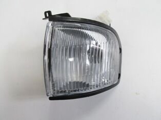 MAZDA B2500- PICK UP- 01/03; ÖN SINYAL SAG BEYAZ (KOTO)