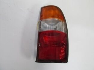 MAZDA B2500- PICK UP- 01/03; STOP LAMBASI SAG SARI/BEYAZ/KIRMIZI (AA MOTOR/DEPO)