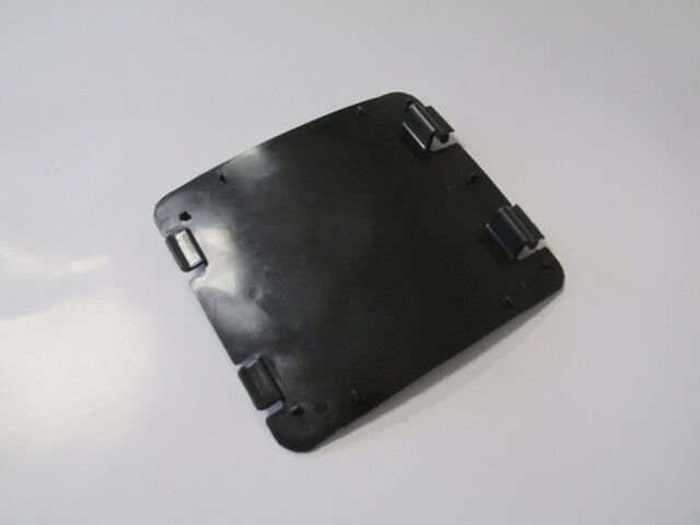 BMW 3 SERI- F30- 12/18; ÖN ÇAMURLUK DAVLUMBAZI ÜST KAPAGI SAG/SOL AYNI (PLASTIK ENJEKSIYON)