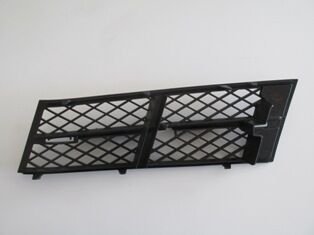 BMW 5 SERI- F10- 10/13; ÖN TAMPON PANJURU SAG SIYAH (TW)