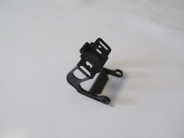 BMW 5 SERI- F10- 10/16; FAR YIKAMA FISKIYE KAPAGI BRAKETI SAG (M5/LCI)