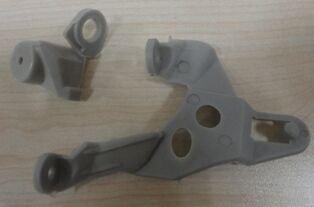 TOYOTA COROLLA- ZZE121- 02/06; FAR ÜST VE YAN TAMIR KITI SOL (BAGLANTI BRAKETI) (2LI SET)