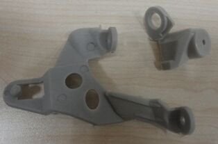 TOYOTA COROLLA- ZZE121- 02/06; FAR ÜST VE YAN TAMIR KITI SAG (BAGLANTI BRAKETI) (2LI SET)