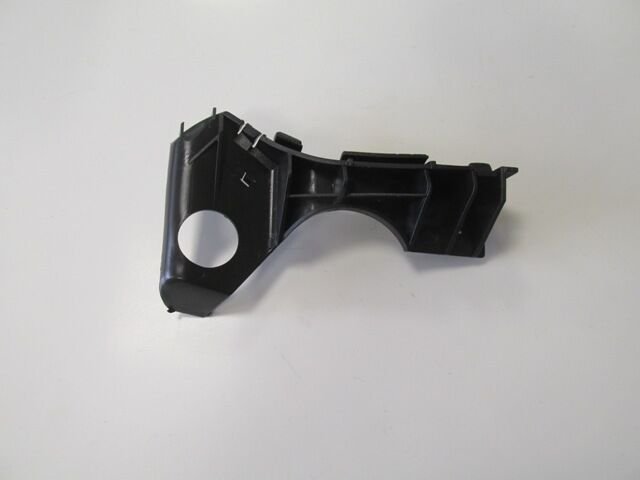 TOYOTA COROLLA- ZZE121- 02/06; ÖN TAMPON BRAKETI SOL PLASTIK