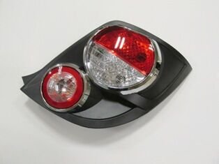 CHEVROLET AVEO- HB- 11/13; STOP LAMBASI SAG KIRMIZI/BEYAZ (NIKELAJ ÇERÇEVELI) (FAMELLA)