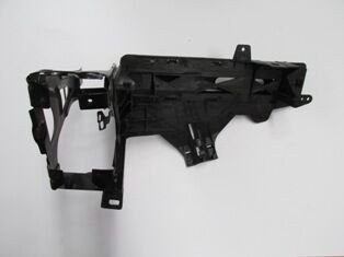 BMW 5 SERI- F10- 10/16; FAR ALT BAGLANTI BRAKETI SOL (PLASTIK BRAKETI ILE BIRLIKTE) (TW)