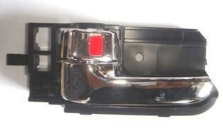 TOYOTA COROLLA- ZZE121- 02/06; ÖN KAPI IÇ AÇMA KOLU SOL (ELCEGI NIKELAJLI) (HUSHAN)