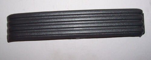 MAZDA E2200- MINIBÜS- 88/95; ARKA TAMPON UCU SAG TIRTIRLI (PLASTIK)
