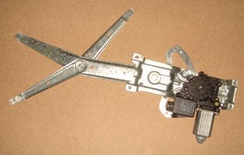 OPEL CORSA- B- 93/00; ÖN CAM KRIKOSU SAG ELEKTRIKLI/MOTORLU 3 KAPI (HUSHAN)