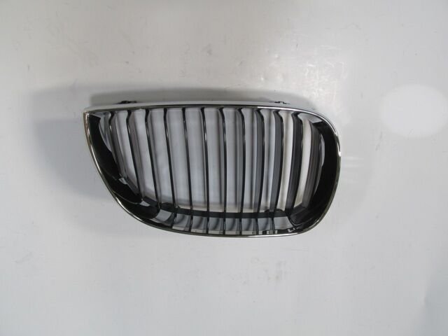 BMW 1 SERI- E87- 04/08; ÖN PANJUR SAG SIYAH/NIKELAJ ÇERÇEVELI (TYG)