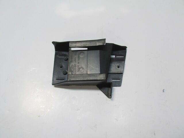 BMW 3 SERI- E36- SD/COUPE- 91/98; ÖN TAMPON IÇ BAGLANTI BRAKETI SAG (YAN KULAGA TAKILAN)(PLASTIK)(TW