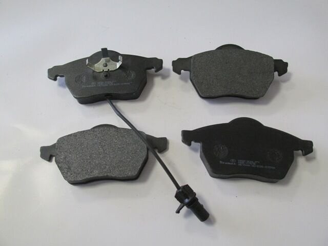 AUDI A6- 98/01; ÖN FREN BALATASI 1,8T/1,9/2,0/2,4/2,8(1KABLOLU)DISK)156,4X73,8X19,6/74,1X19,6)BRAMAX