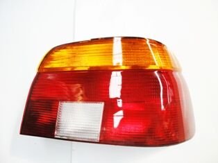 BMW 5 SERI- E39- 96/00; STOP LAMBASI SAG KIRMIZI/SARI (DUYSUZ) (FAMELLA)