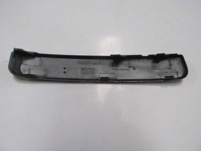 FORD FOCUS C MAX- 04/06; ÖN TAMPON BANDI SAG SIYAH (PÜTÜRLÜ TIP) (TYG)