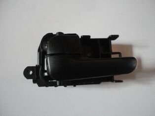 NISSAN ALMERA- N16- SD/HB- 00/06; ÖN KAPI IÇ AÇMA KOLU SAG SIYAH (HUSHAN)